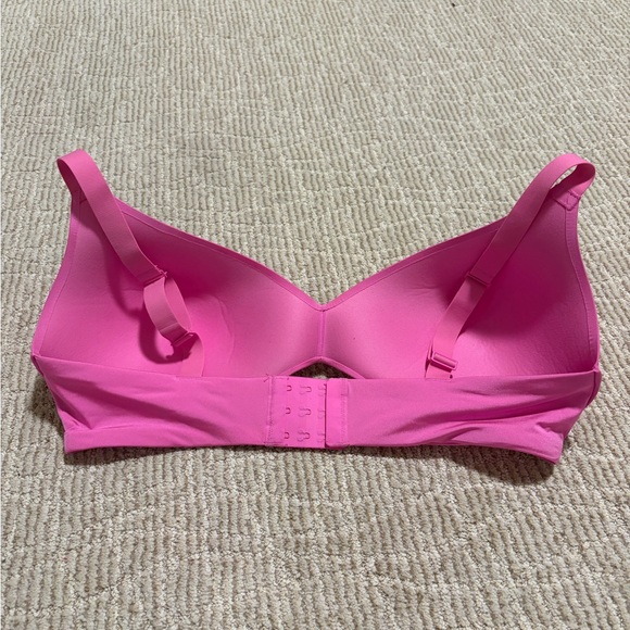 SKIMS Wireless T-shirt Bra - Picture 2 of 4